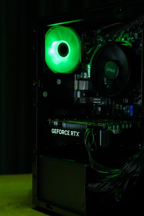Produktbild Medion Recon E45 (AMD Ryzen 5 5500, 16 GB, 1000 GB, GeForce RTX 4060)