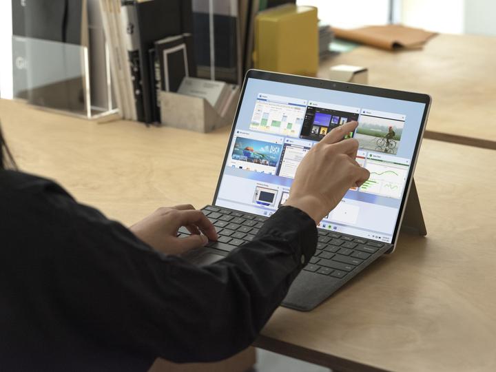 Produktbild Microsoft Surface Pro X (13", Microsoft SQ1, 8 GB, 128 GB, DE)