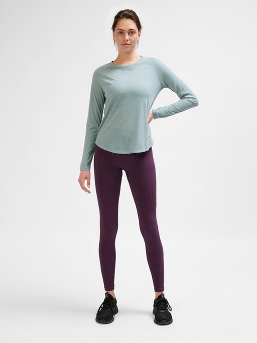 Actual product image hummel hmlMT VANJA T-SHIRT L/S (S)
