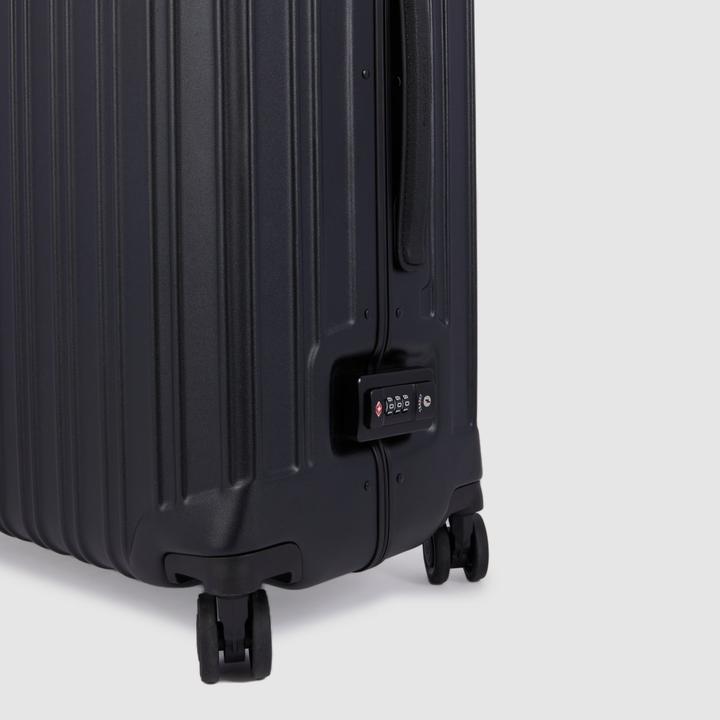 Actual product image Piquadro PQ-Light - Ultra Slim medium sized hard shell trolley (67 l, M (50 - 90l))