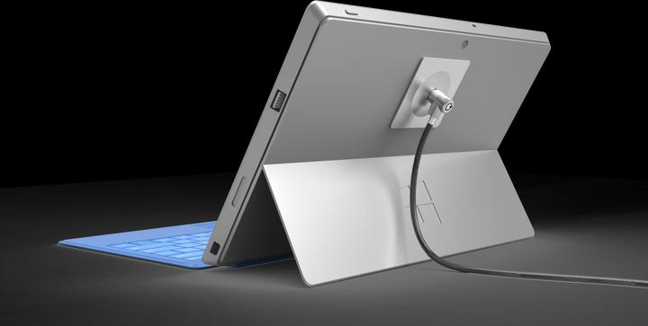 Actual product image Maclocks Extra 3M plate