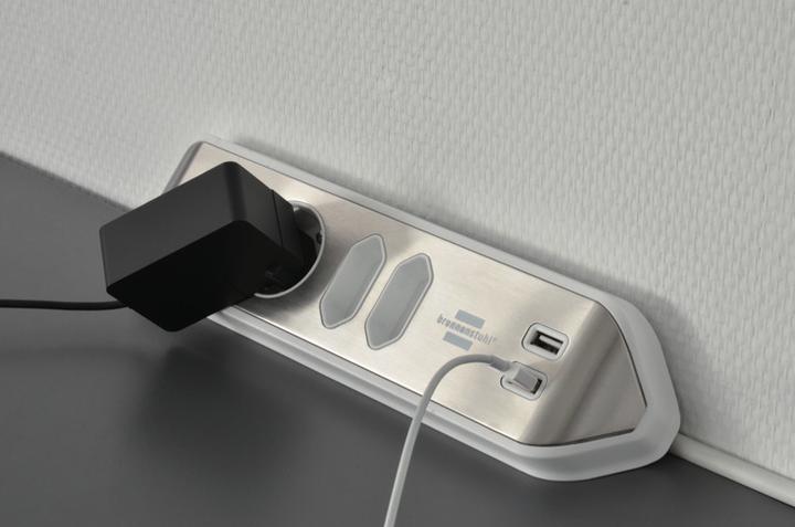 Image du produit Brennenstuhl Bâti de prises d'angle (4 x, CEE 7/16, USB, 2 m)
