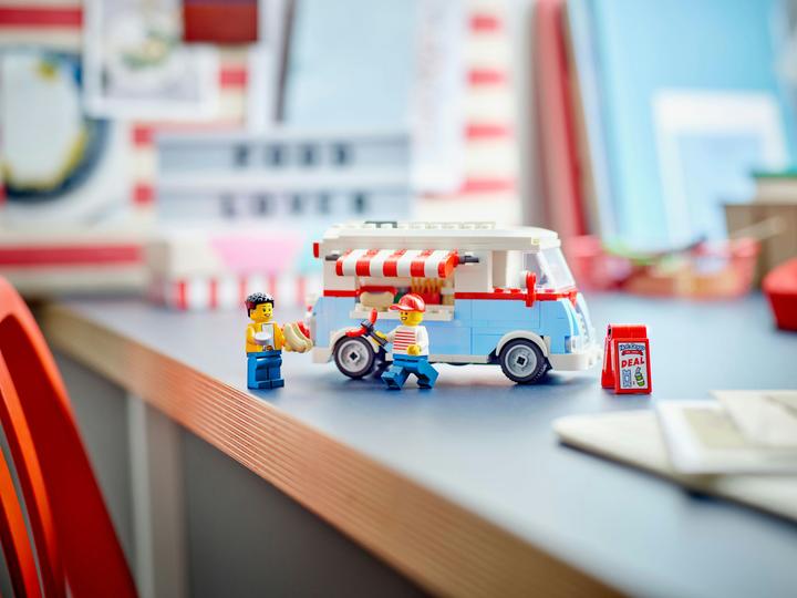 Actual product image LEGO Retro Food Truck (40681, LEGO Icons)