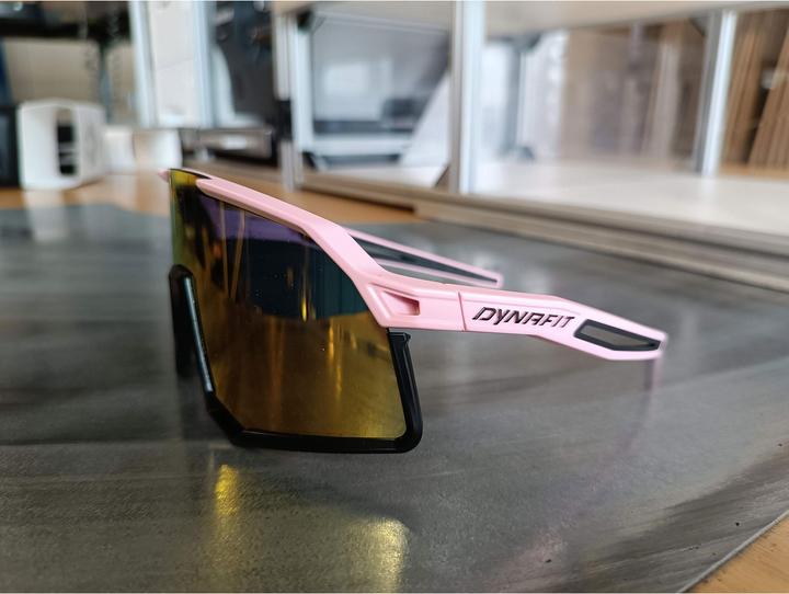 Pale Rose, black out Cat 3