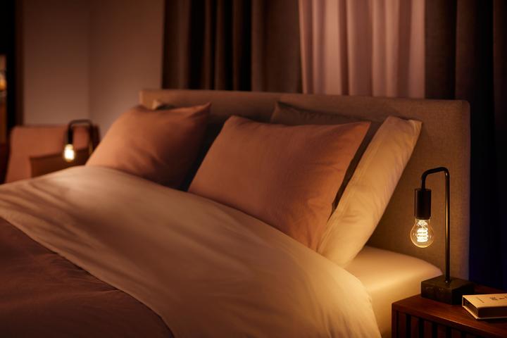 Produktbild Philips Hue E27 - Filament Lampe (E27, 7 W, 550 lm, 3 x, G)