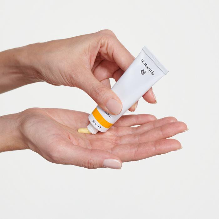 Actual product image Dr. Hauschka Apricots (30 ml, Day cream)