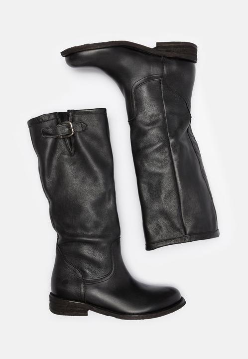 Actual product image Felmini Gredo 6922, the mid-height biker boot from, is made from smooth leather. These boots are (42)