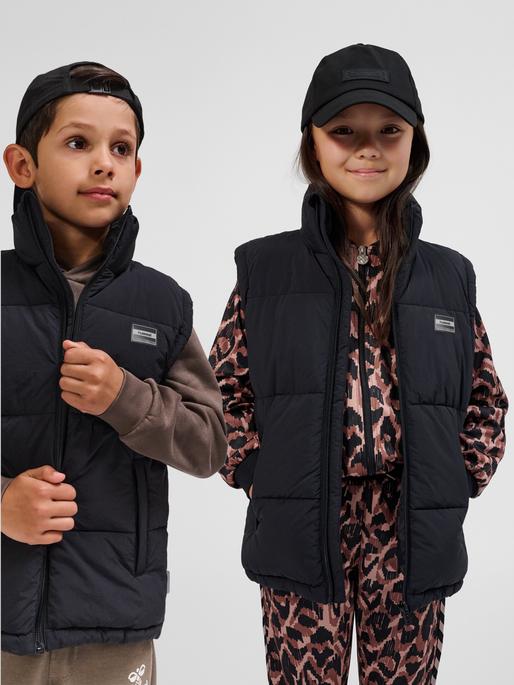 Actual product image hummel hmlCRISP TEX VEST (134)