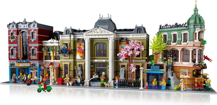 Actual product image LEGO Natural History Museum (10326, LEGO Icons)