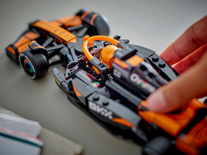 Actual product image LEGO McLaren F1 Team MCL38 Rennauto (77251, LEGO Speed Champions)