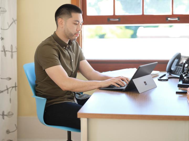 Produktbild Microsoft Surface Pro 8 (13", Intel Core i7-1185G7, 256 GB, 256 GB, Ohne Tastaturlayout)