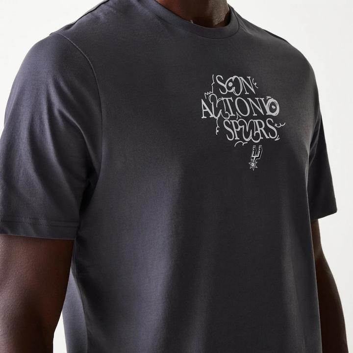 Immagine prodotto New Era T-shirt corto con grafica San Antonio Spurs (XL)