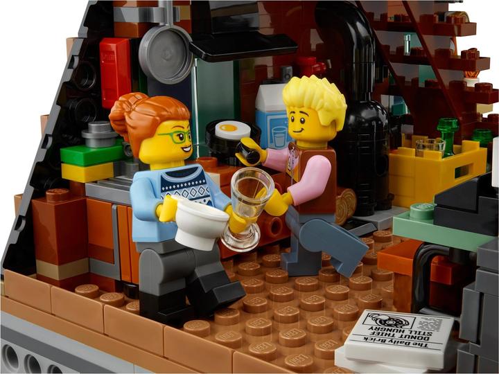 Actual product image LEGO Ideas Finn Cottage 21338 (21338, LEGO Ideas, LEGO Rare Sets)