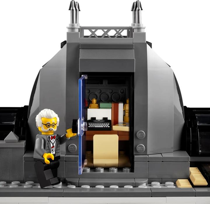 Actual product image LEGO Natural History Museum (10326, LEGO Icons)