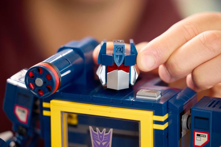 Actual product image LEGO 10358 Confidential (10358, LEGO Icons)