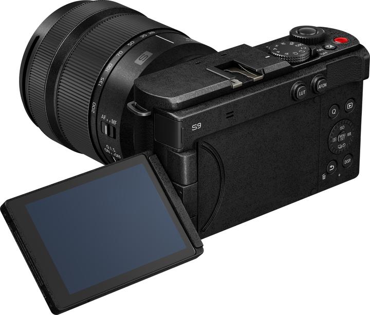 Actual product image Panasonic Lumix S9 Kit (28 - 200 mm, 24.20 Mpx, Full frame)