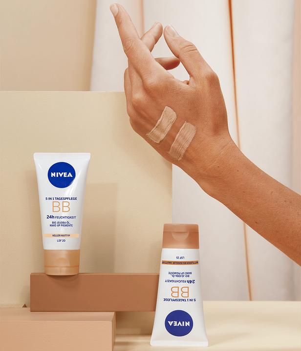 Productafbeelding NIVEA 24h 5 In 1 Dagcrème BB (Licht huidtype)