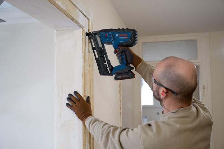 Produktbild Bosch Professional Akku-Holznagler GNH 18V-64-2 M, im Karton