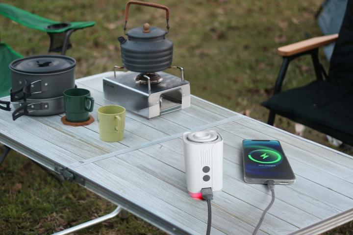 Actual product image Technaxx Mini rechargeable air pump with LED light