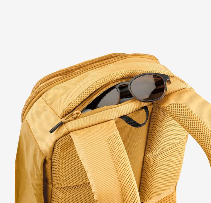Actual product image Quechua Hiking backpack 16 L - NH500 Escape (16 l)