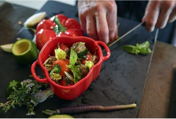 Actual product image Staub Roasting pan paprika