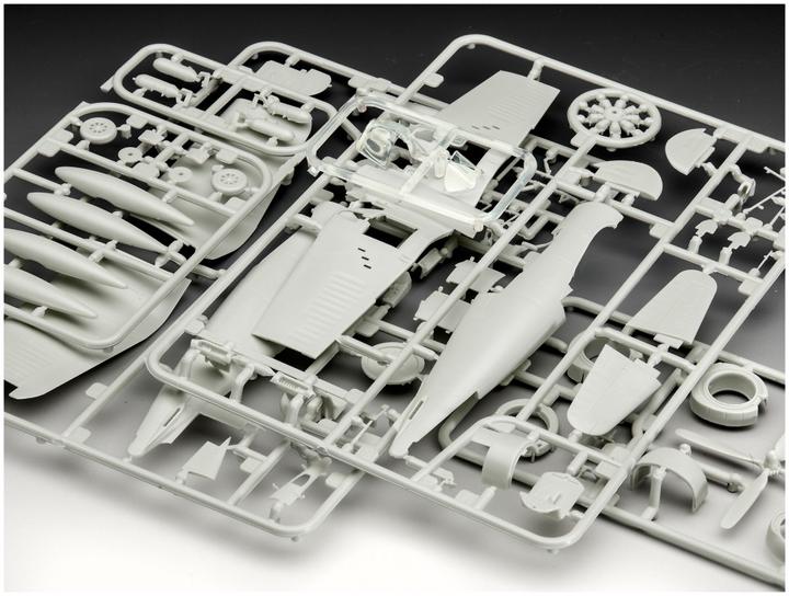 Produktbild Revell F4U-4 Corsair