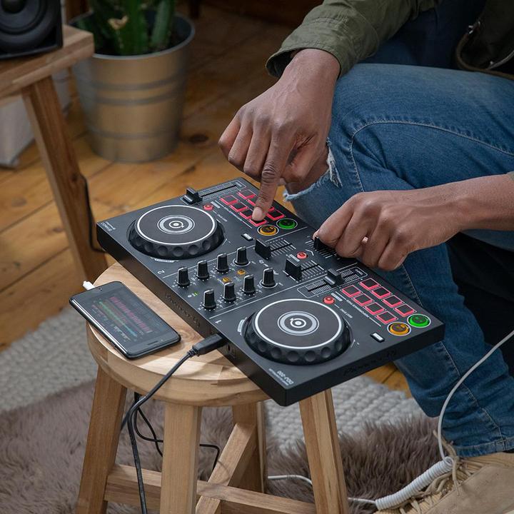 Actual product image Pioneer DJ DDJ-200