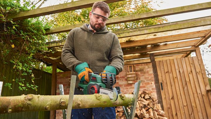 Produktbild Bosch Home & Garden UniversalChain 18 (Akku Kettensäge)