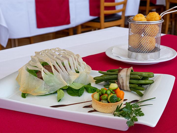 Produktbild Smartbox Magischer 2-tägiger Ausflug in die Berge mit Abendessen im 3-Sterne-Hotel Splendide in Crans-Montana (2 Pers.)