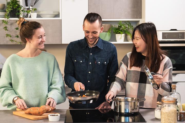 Actual product image Tefal OptiSpace - Pan set - 4-piece (kookpan 18 & 20 cm, koekenpan 24 & 28 cm) (24 cm, Pan set + pot set, Stainless steel)