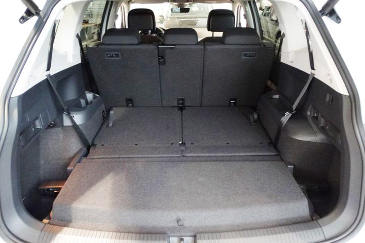 Produktbild Aristar Kofferraumwanne für Seat Tarraco / VW Tiguan Allspace ab 2017 bis heute (erhöhte Ladefläche)