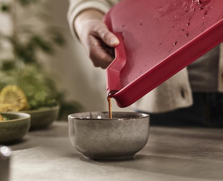 Actual product image Joseph Joseph Cut & Carve Plus Cutting Board Large - Red