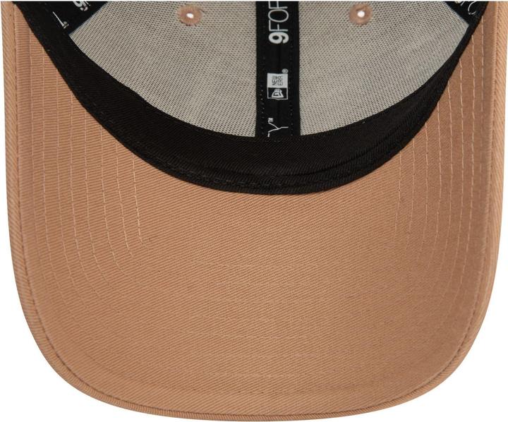 Actual product image New Era 9Forty Strapback Cap - METAL PIN BADGE beige