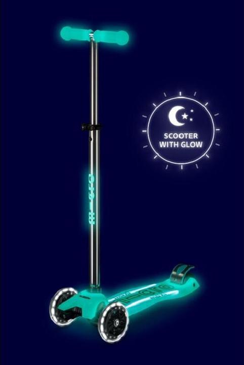 Actual product image Micro Scooter Maxi Deluxe Glow LED Plus Jelly Green