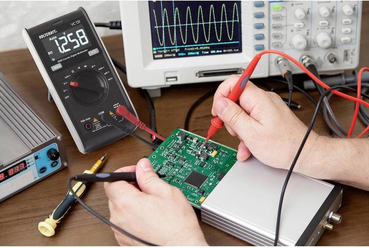 Produktbild Voltcraft VC131 Digital Multimeter (CAT III 600V)