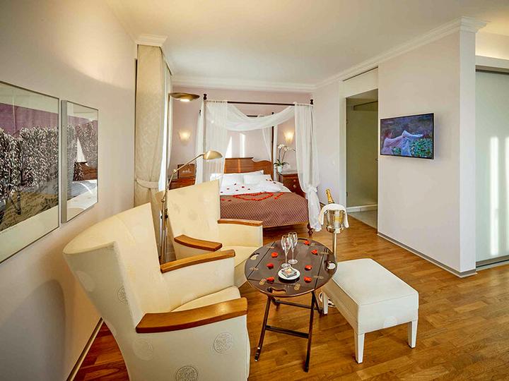 Image du produit Smartbox Anniversaire de luxe : 2 jours en Suisse en hôtel 4* ou 5* avec souper gastronomique (2 pers.)