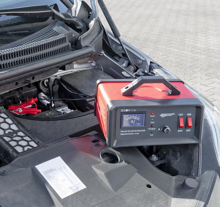 Produktbild Lescars Profi-Kfz-Batterieladegerät für Pkw & Lkw (24V, 12V, 15 A)