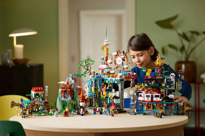 Actual product image LEGO 80054 5th anniversary of Megapolis City (80054, LEGO Monkie Kid)