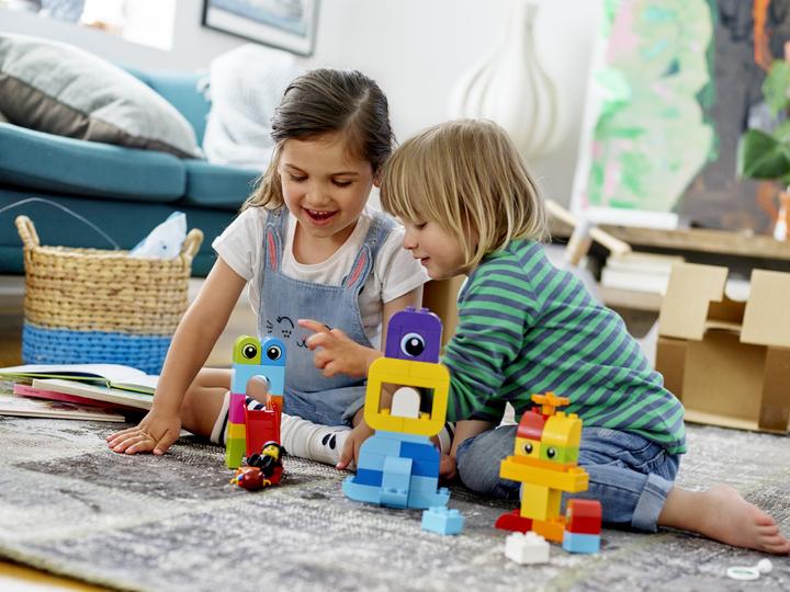 Actual product image LEGO DUPLO visitors from the Duplo Planet (10895)