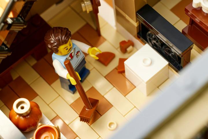 Actual product image LEGO Natural History Museum (10326, LEGO Icons)