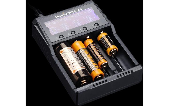 Produktbild Fenix Ladegerät ARE-A4 (1 Stk., 14500, 16340, 18650, 26650, AAA, AA, Akku)