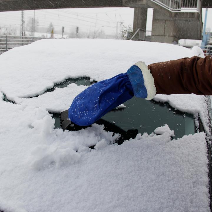 Actual product image Cartrend Ice scraper with glove