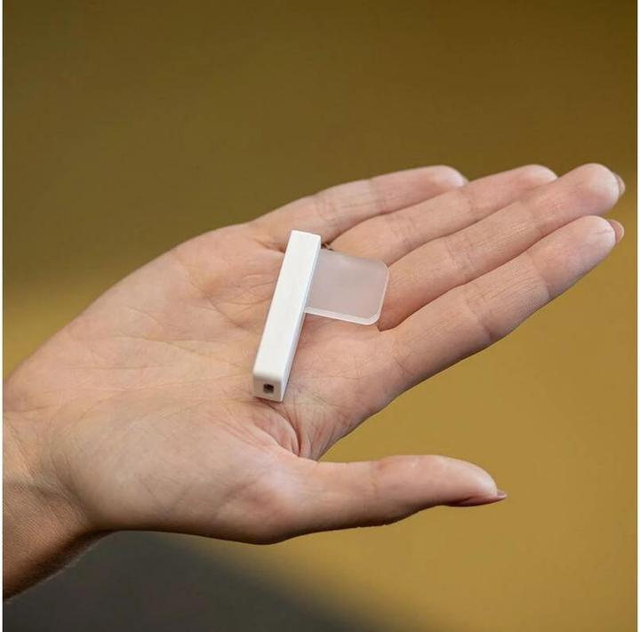 Actual product image Luxafor Flag