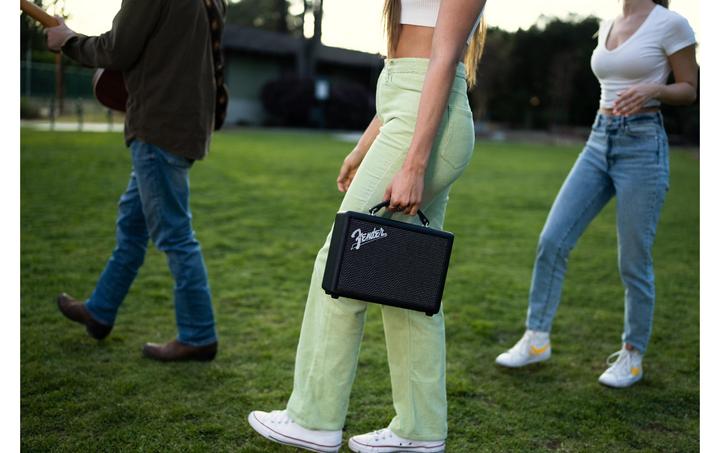 Image du produit Fender Indio 2 (25 h, Fonctionnement sur batterie, Fonctionnement sur secteur)