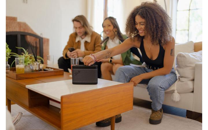 Actual product image Fender Bluetooth Speaker Newport 2 Metal, Red (12 h, Rechargeable battery operated, Electrical connection)