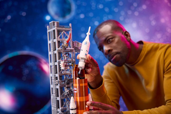 Produktbild LEGO NASA Artemis Startrampe (10341, LEGO Icons, LEGO Seltene Sets)