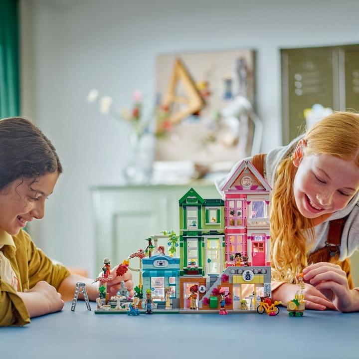 Produktbild LEGO Heartlake City Apartments und Geschäfte (42670)