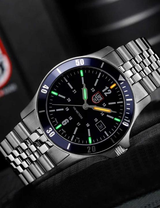 Actual product image Luminox 0910 Series (Sports watch, 42 mm)