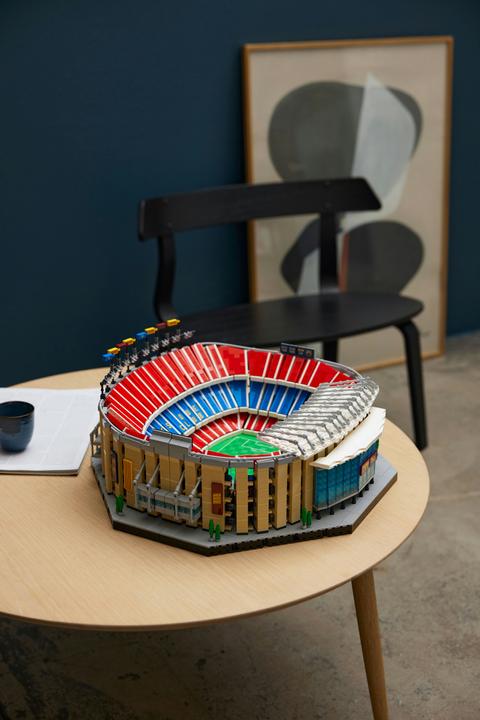 Image du produit LEGO Le Camp Nou - FC Barcelone (10284, LEGO Creator Expert, LEGO difficiles à trouver)