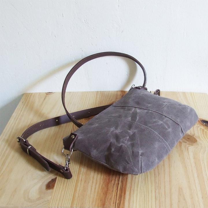 Immagine prodotto Only-Bags.Store Piccola borsa a tracolla in tela cerata marrone con zip e tracolla in pelle
